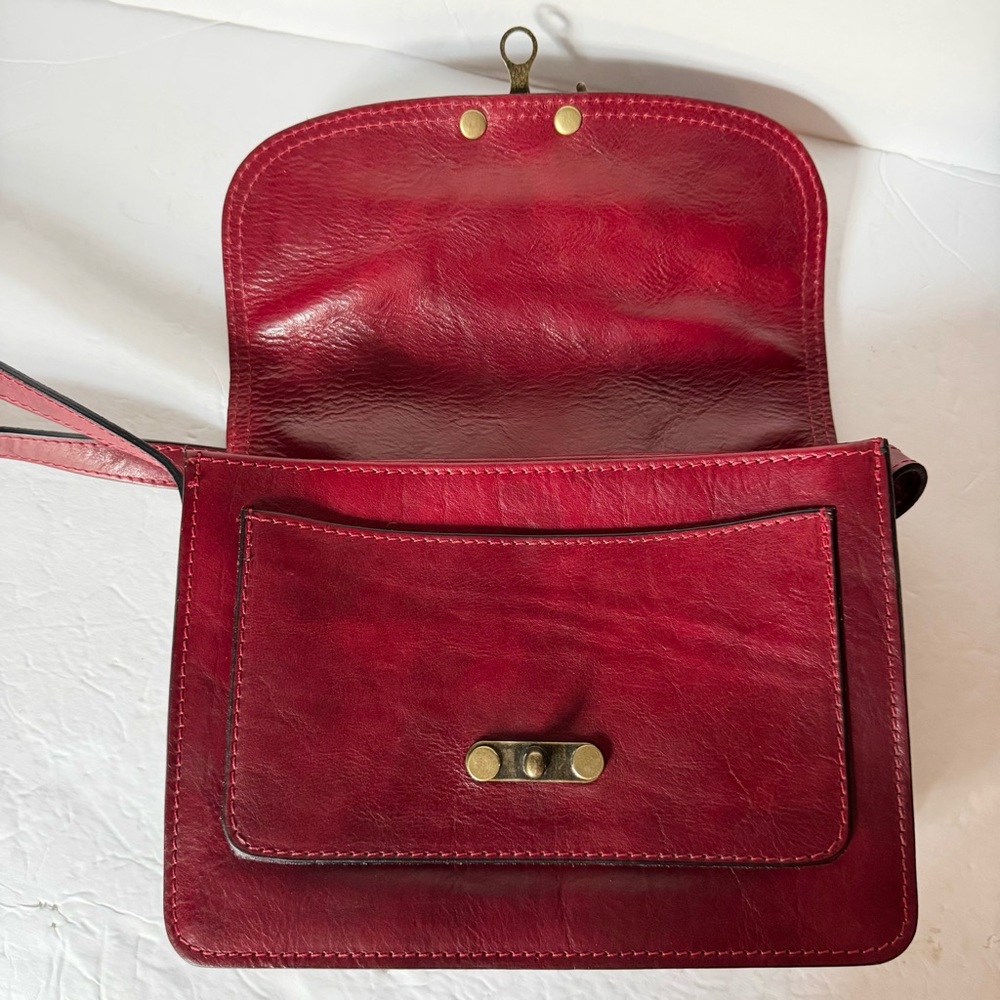 Vera Pelle Red Leather Messenger Crossbody. - Picture 9 of 16